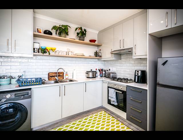 1 BEDROOM APARTMENT FOR SALE IN TABLE VIEW